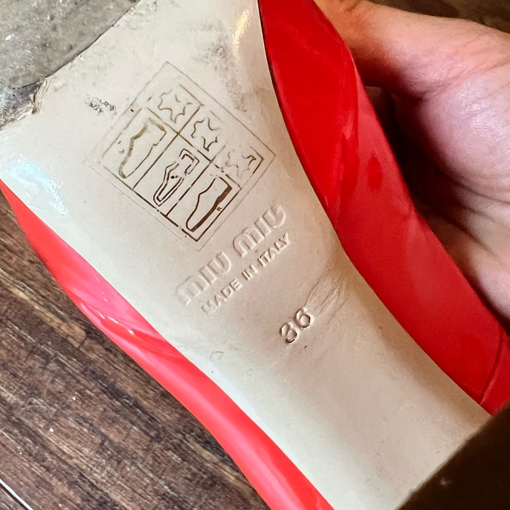Authentic Miu Miu Orange Patent Leather Pumps Wit… - image 5